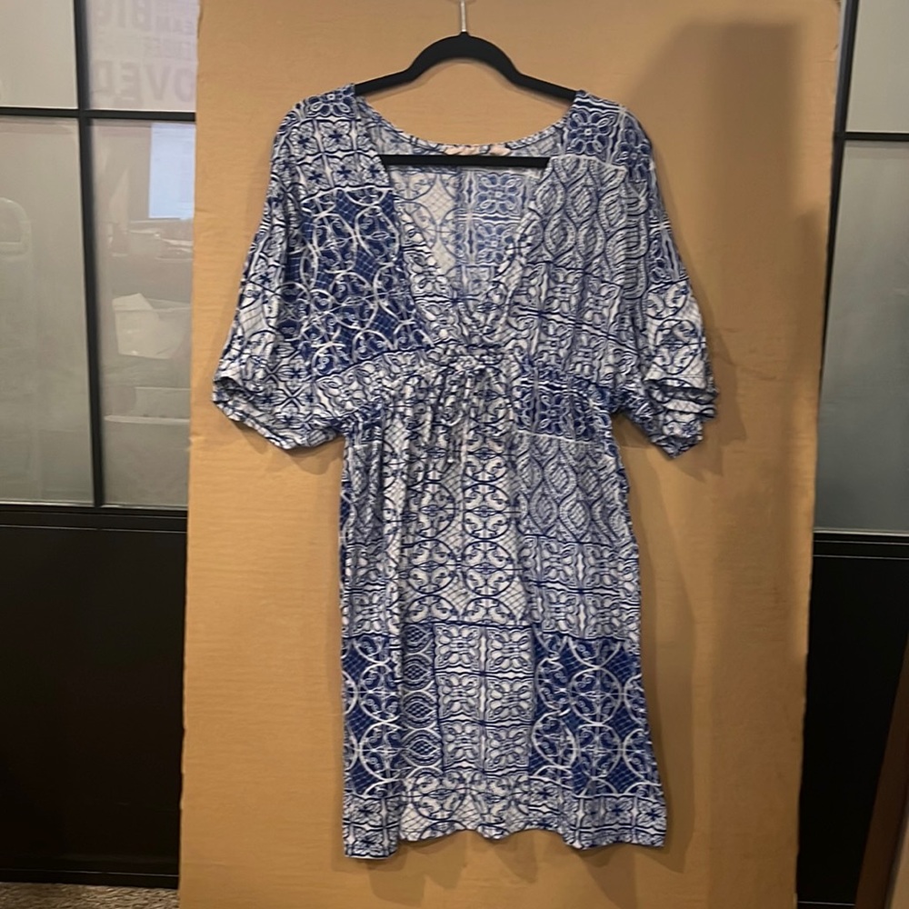 Wide sleeved short cotton dress.